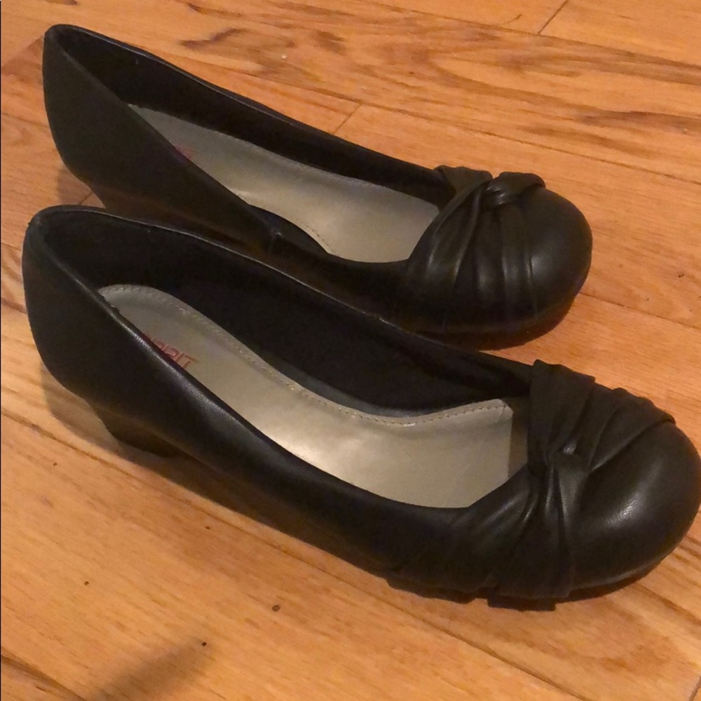 Flats - Picture 2 of 3